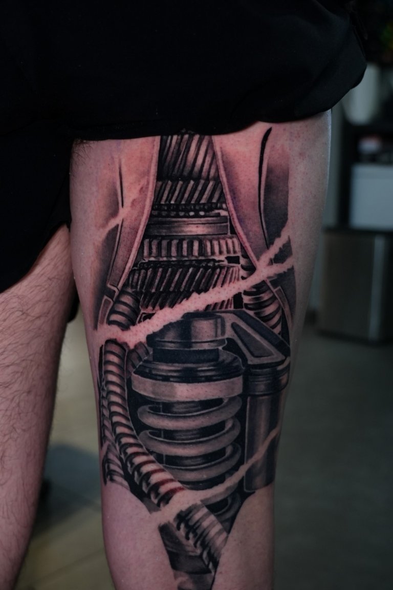 realism tattoo on thigh