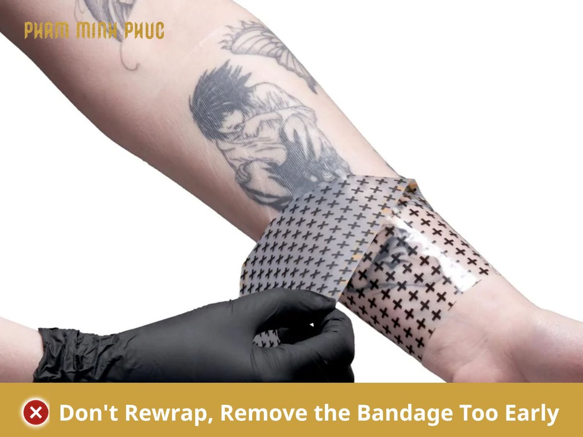 Avoid removing or rewrapping the bandage too early after a tattoo